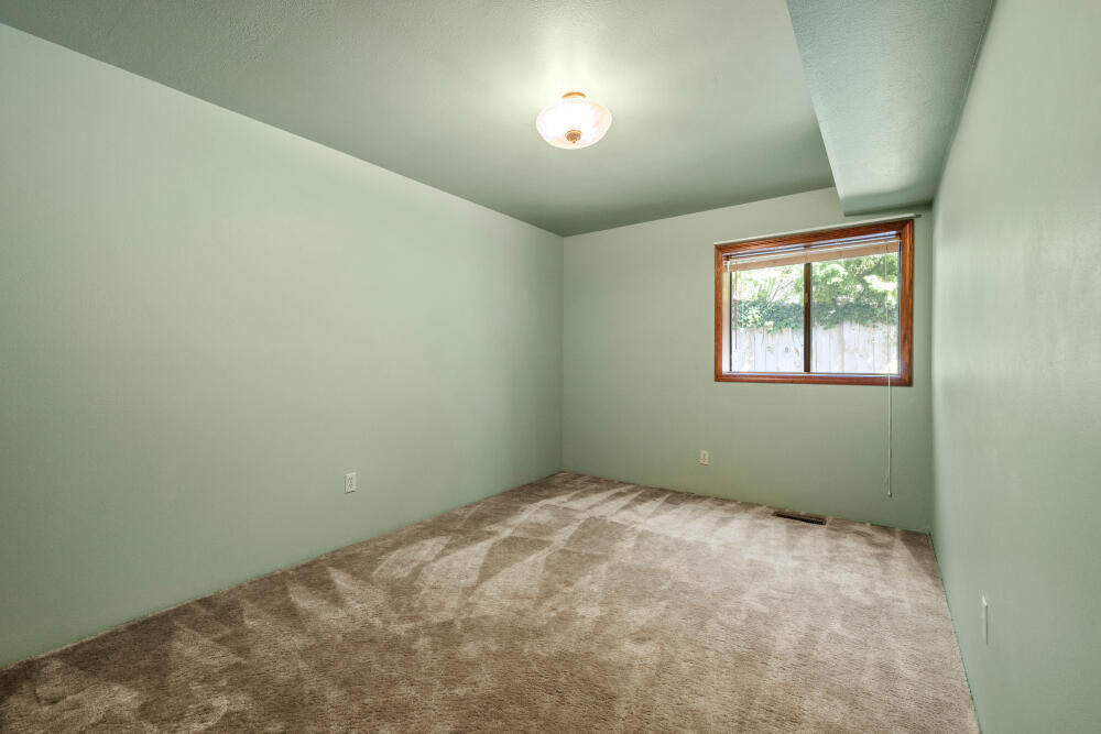1620 Ridgecrest Drive Klamath Falls, OR 97601 - Photo 35 of 70 1620RidgecrestDr-57