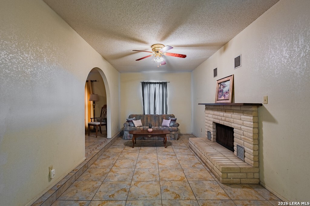 1801 Royal Ridge Drive Eagle Pass, TX 78852 - Photo 6 of 32