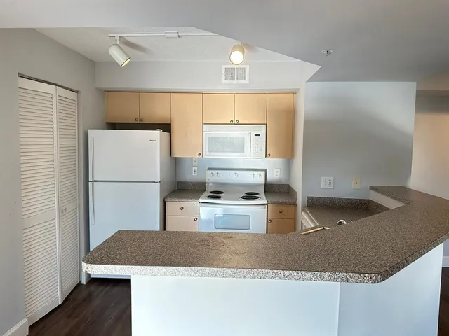 $1,595 | 3740 Northwest Adriatic Lane, Unit 305, Jensen Beach, FL 34957