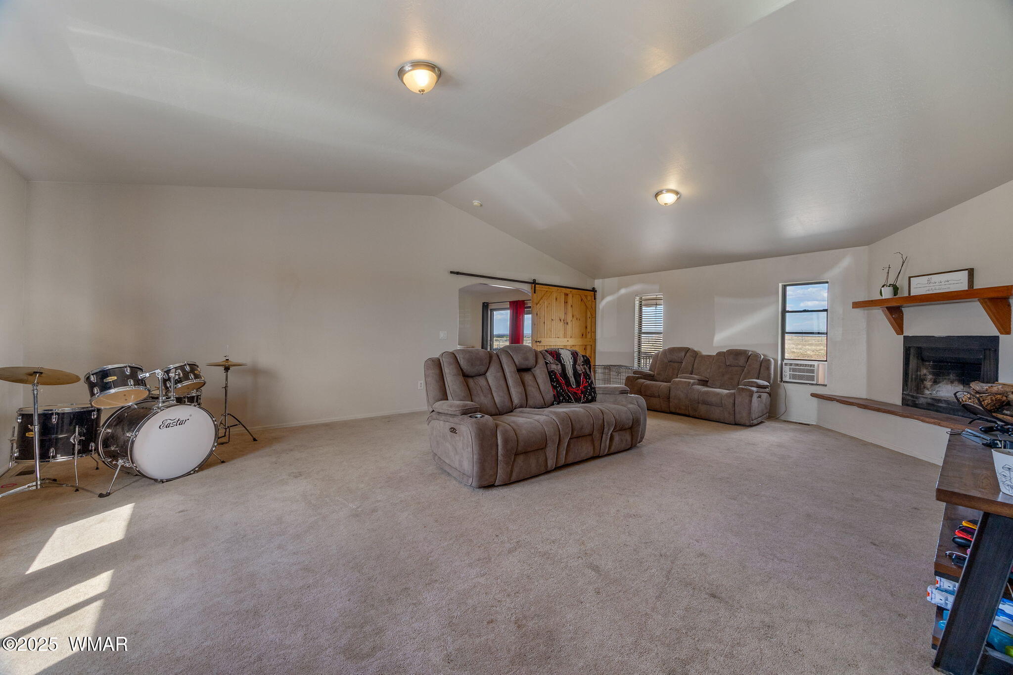 529 Foothills Boulevard Taylor, AZ 85939 - Photo 10 of 30 Living Room