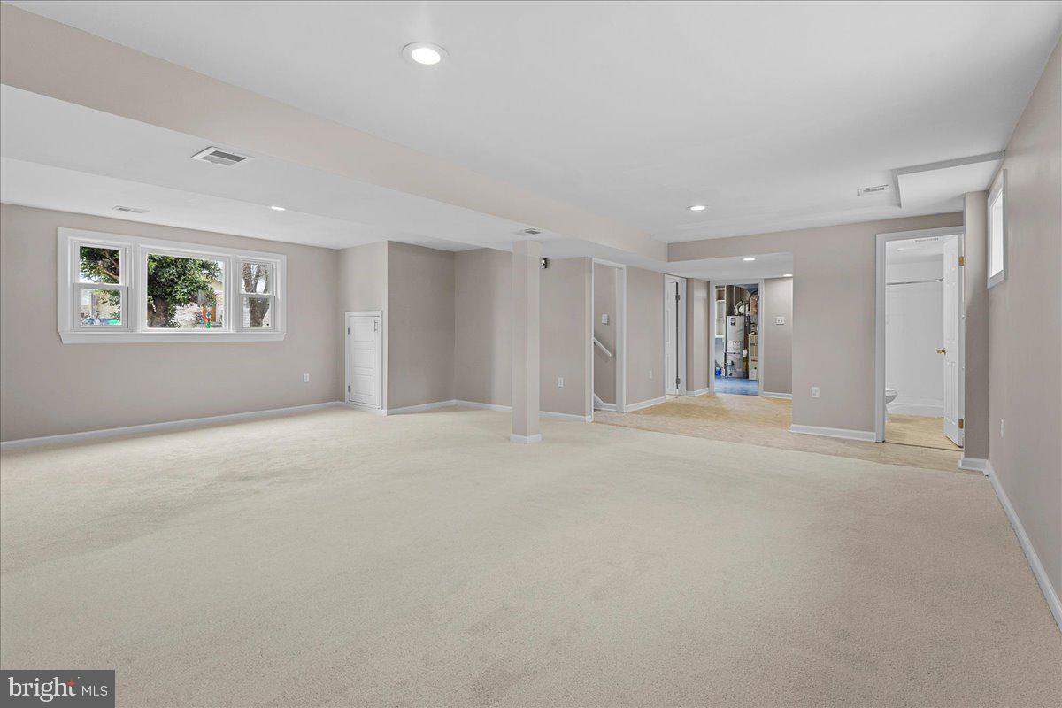 6812 Fulford Street Clinton, MD 20735 - Photo 20 of 32 a view of an empty room with a window