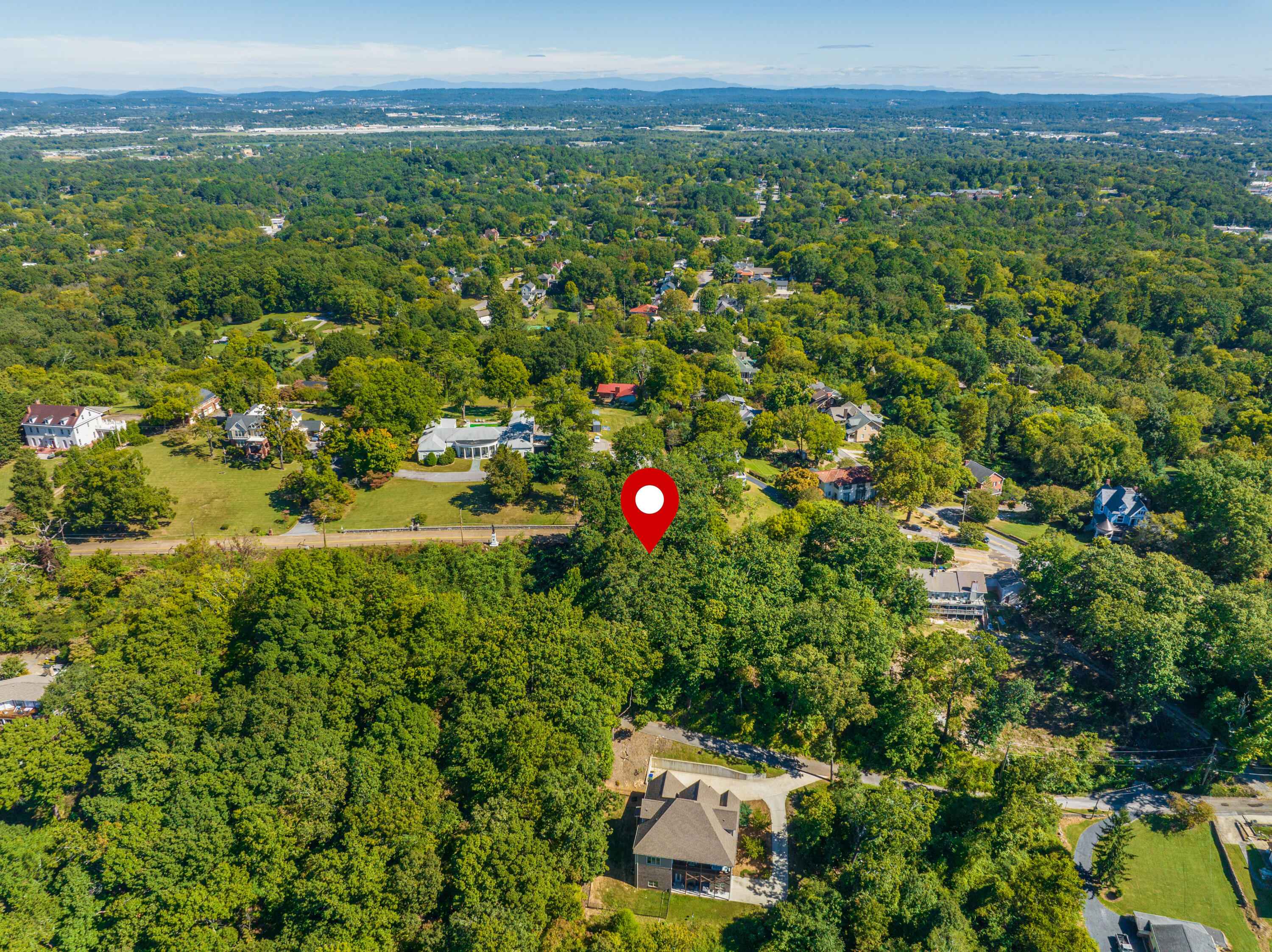 111 North Crest Road Chattanooga, TN 37404 - Photo 5 of 13 2022_09_September_111_N_Crest_Rd_0006
