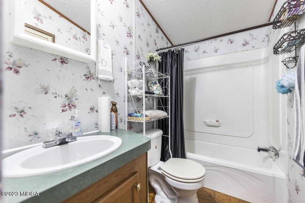 1592 Tribble Road Fort Valley, GA 31030 - Photo 10 of 30 a bathroom with a sink a toilet and a bathtub