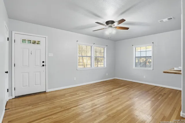 $1,500 | 402 Mockingbird Lane, Devine, TX 78016