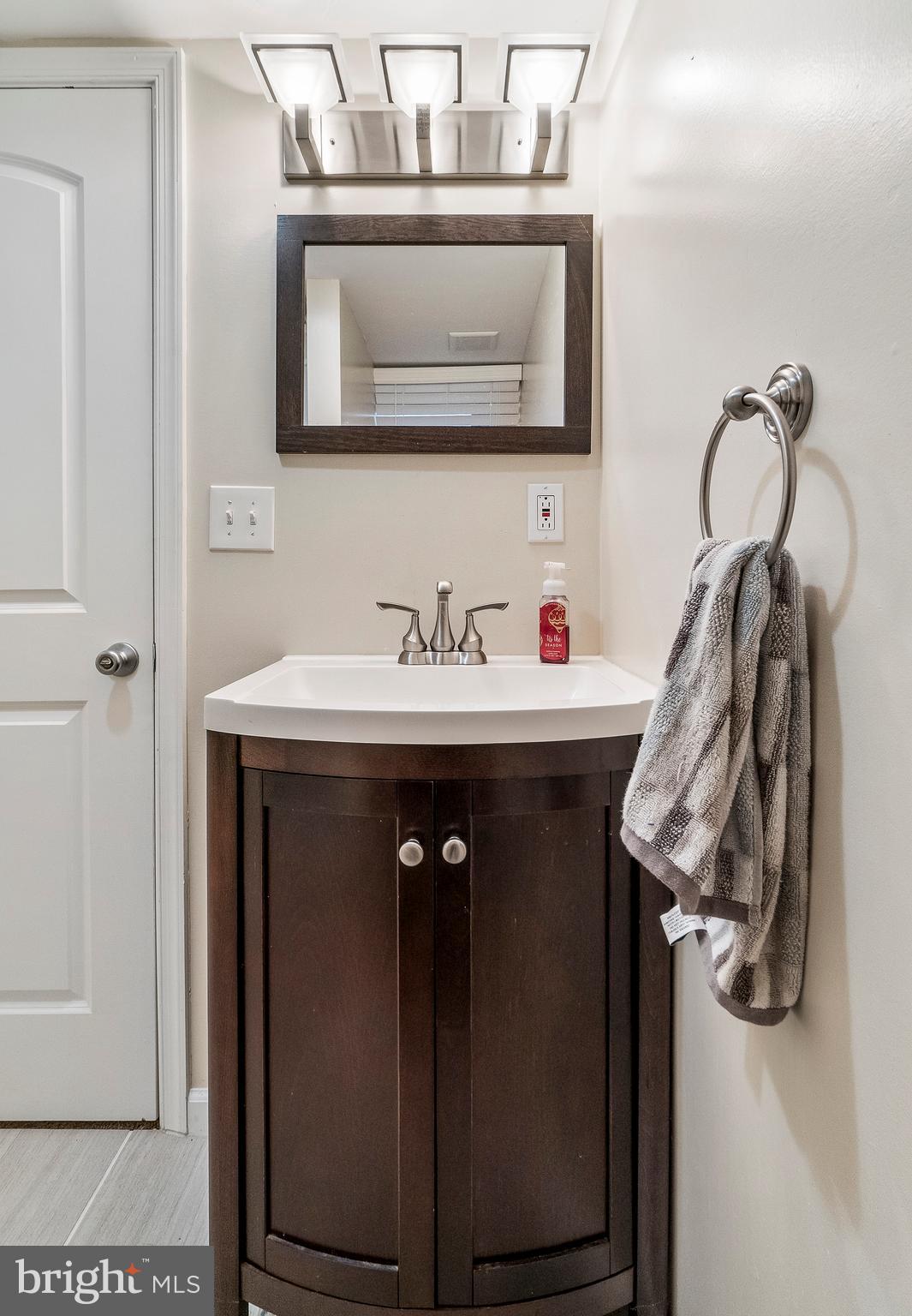 2403 Burridge Road Baltimore, MD 21234 - Photo 29 of 38 Full Bathroom