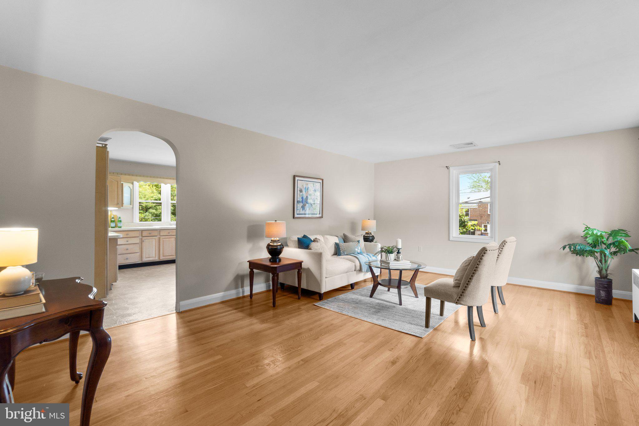 25 Overbrook Road Catonsville, MD 21228 - Photo 3 of 39 Spacious Living Room