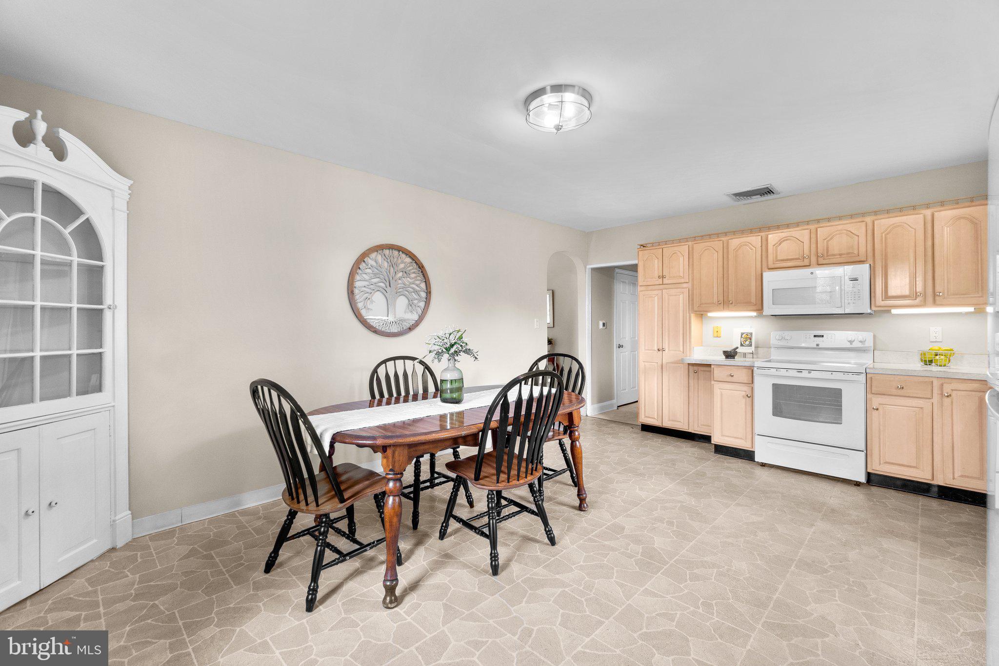 25 Overbrook Road Catonsville, MD 21228 - Photo 7 of 39 Gallery Image 7