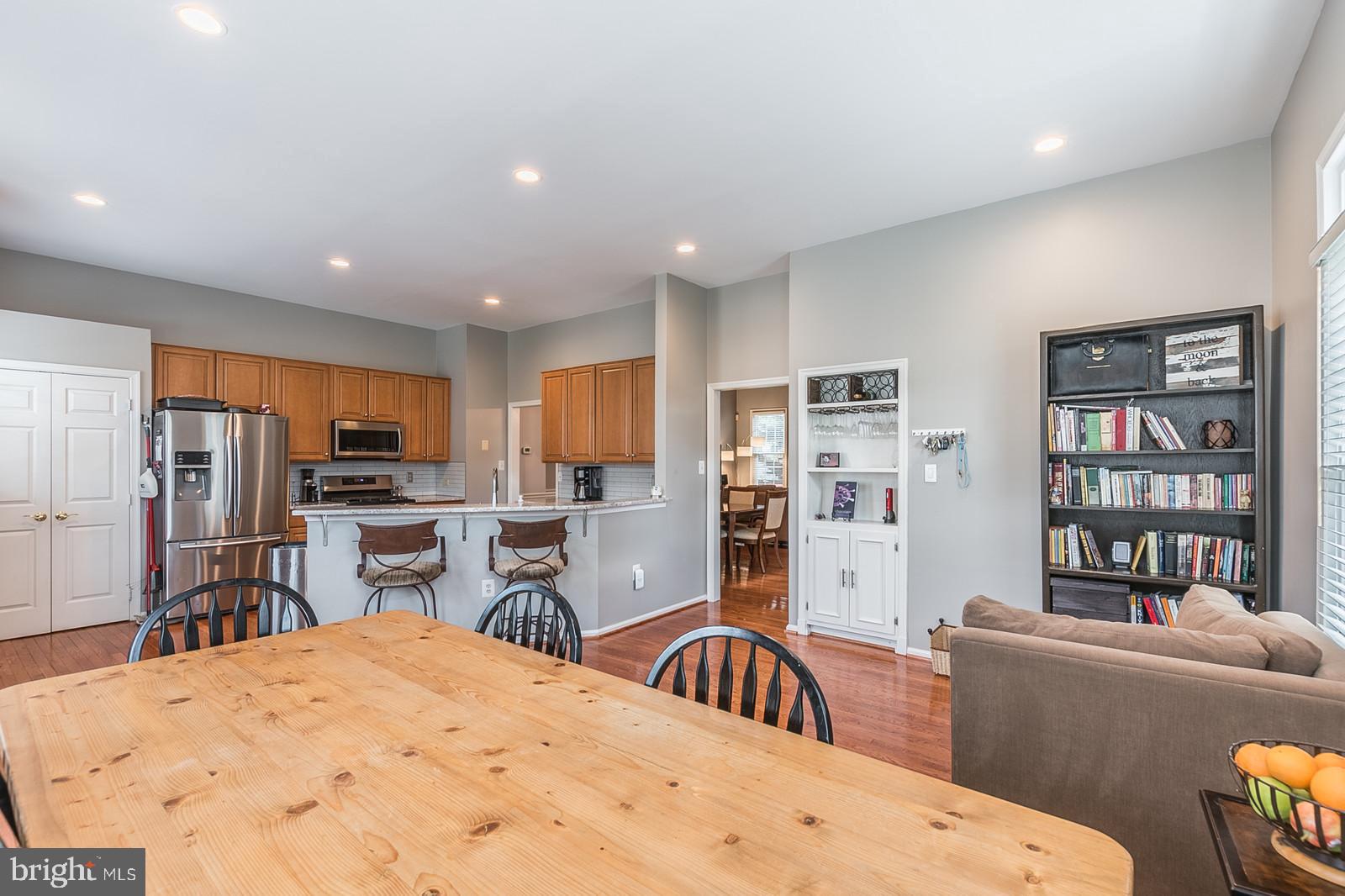 20708 Riptide Square Sterling, VA 20165 - Photo 14 of 79 Gallery Image 14