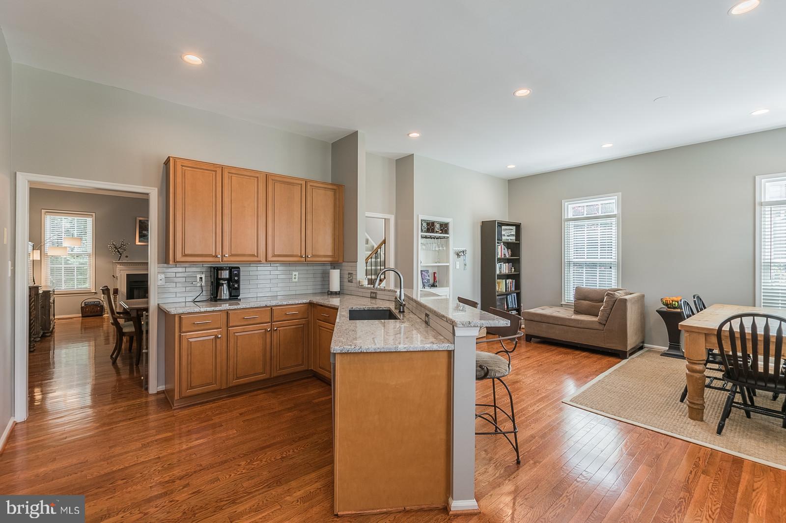 20708 Riptide Square Sterling, VA 20165 - Photo 15 of 79 Gallery Image 15