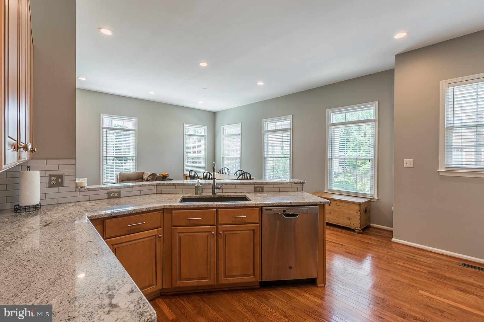 20708 Riptide Square Sterling, VA 20165 - Photo 18 of 79 Gallery Image 18