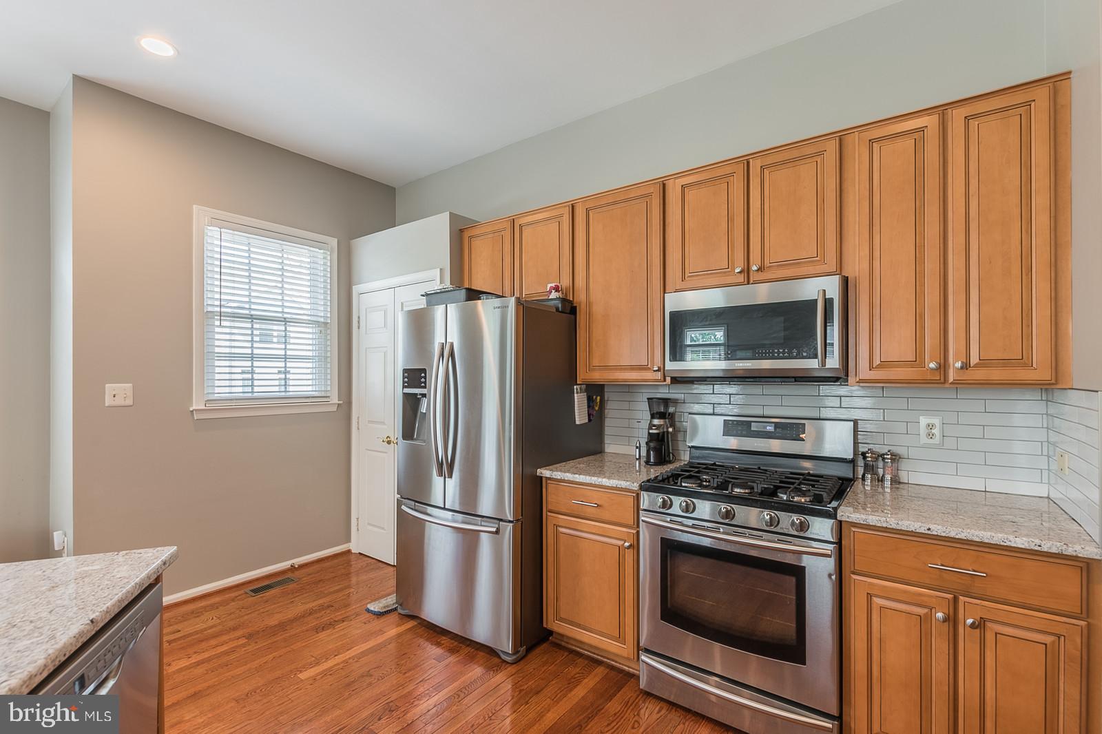 20708 Riptide Square Sterling, VA 20165 - Photo 19 of 79 Gallery Image 19