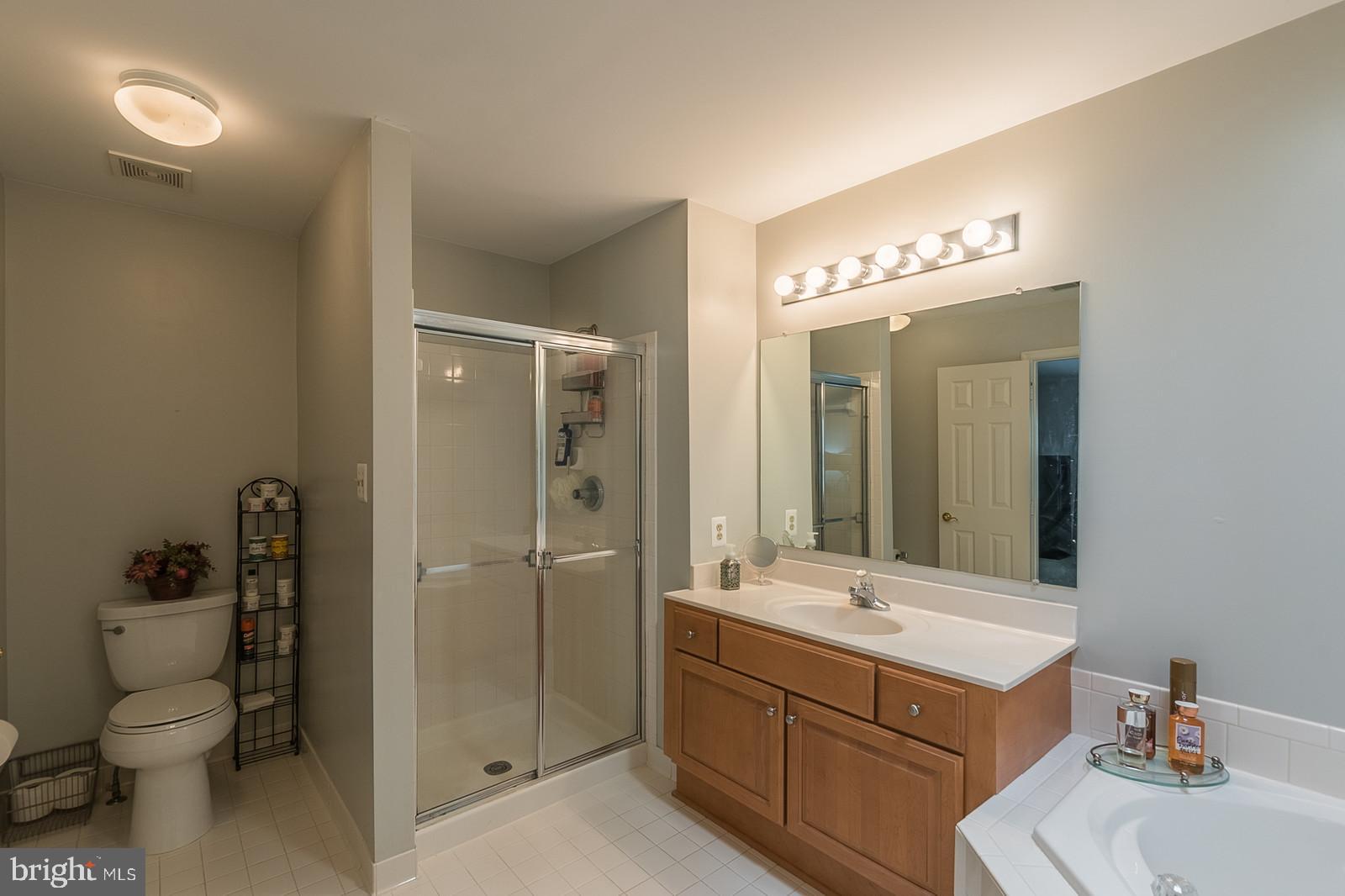 20708 Riptide Square Sterling, VA 20165 - Photo 26 of 79 Gallery Image 26