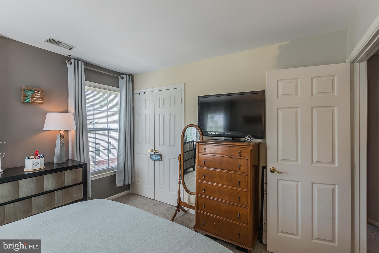 20708 Riptide Square Sterling, VA 20165 - Photo 28 of 79 Gallery Image 28