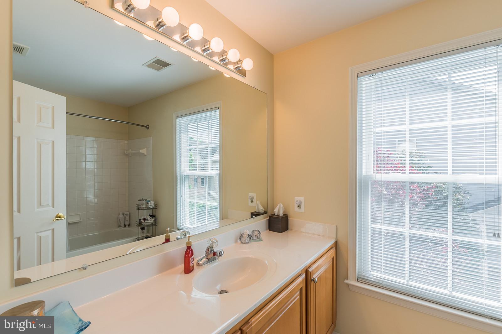 20708 Riptide Square Sterling, VA 20165 - Photo 31 of 79 Gallery Image 31