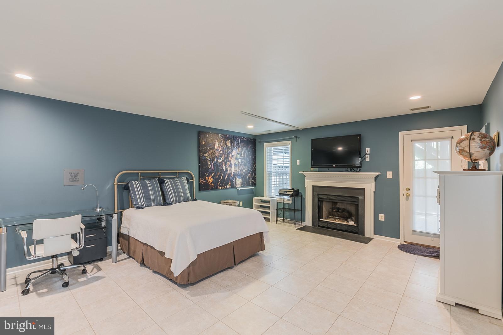 20708 Riptide Square Sterling, VA 20165 - Photo 33 of 79 Gallery Image 33