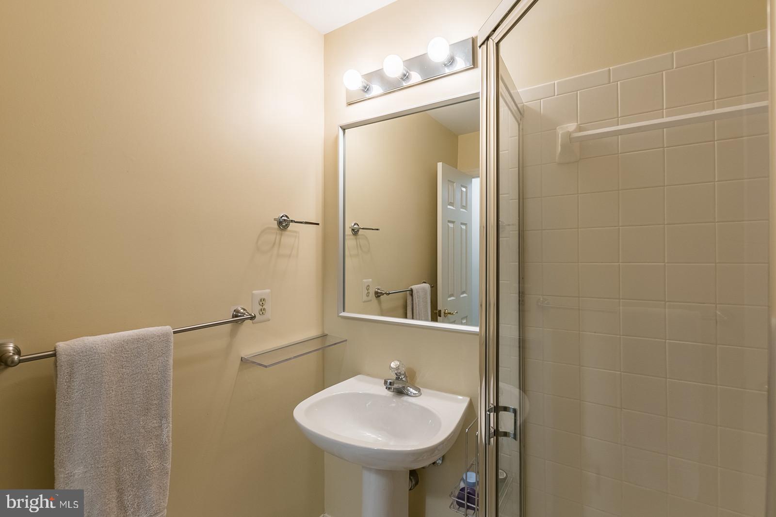 20708 Riptide Square Sterling, VA 20165 - Photo 35 of 79 Gallery Image 35