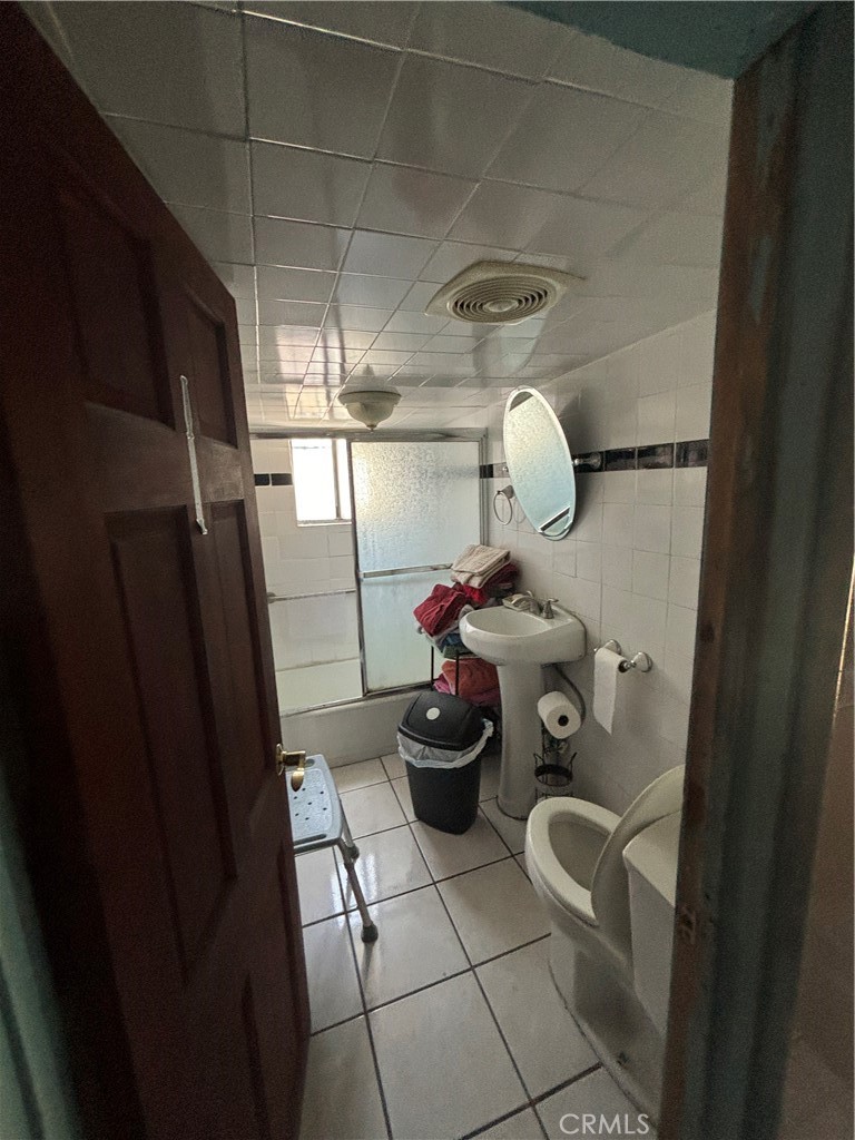 223 East 28th Street Los Angeles, CA 90011 - Photo 11 of 16 bathroom 1