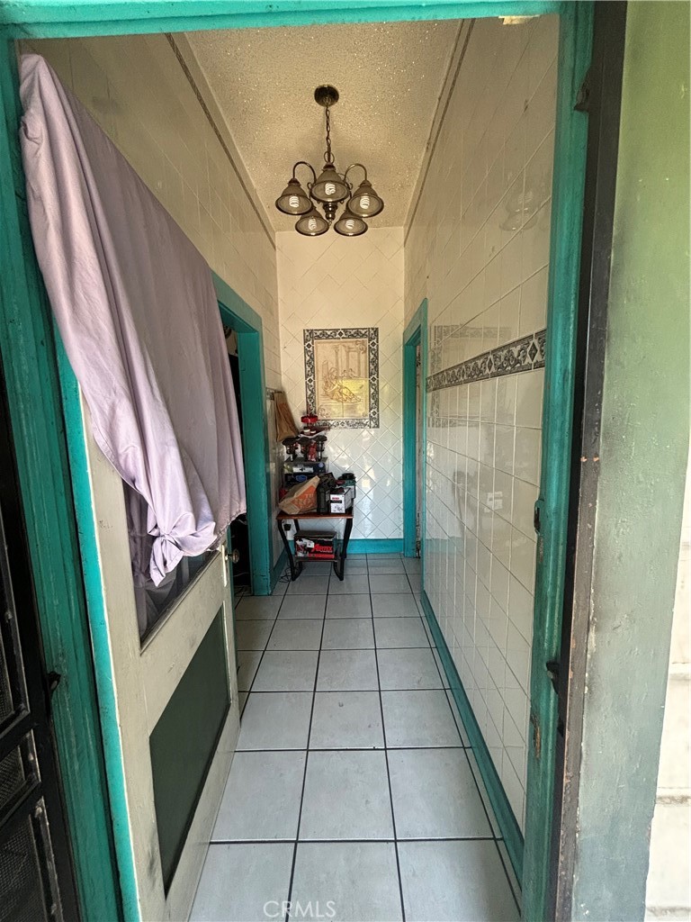 223 East 28th Street Los Angeles, CA 90011 - Photo 16 of 16 entry hallway