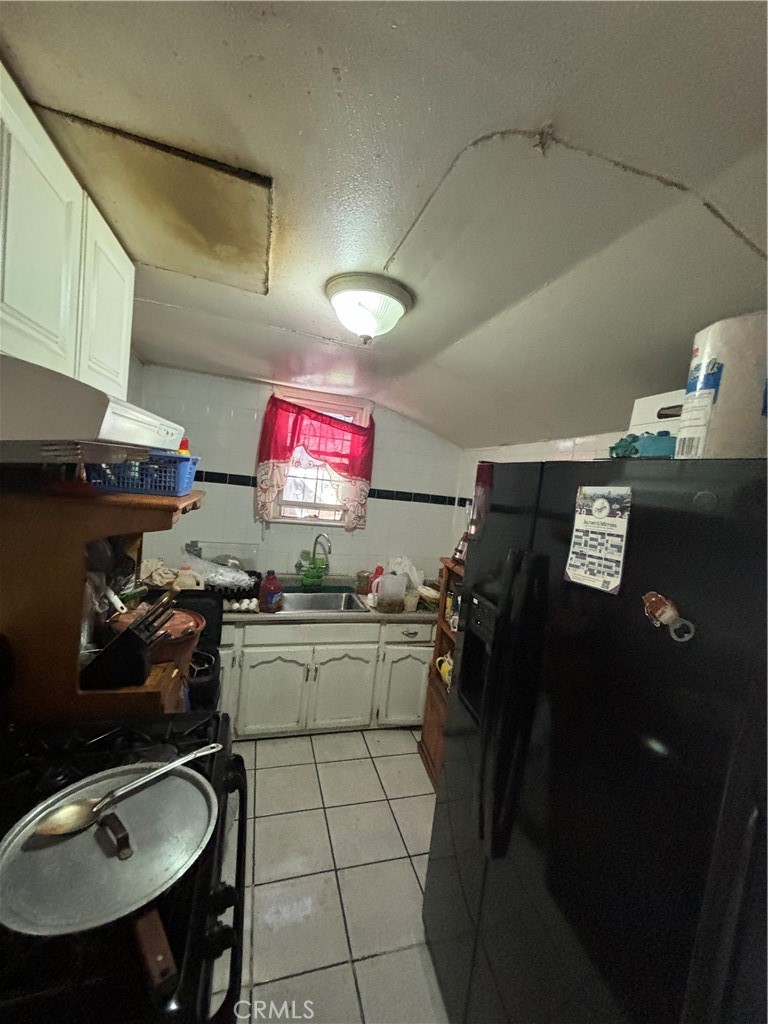 223 East 28th Street Los Angeles, CA 90011 - Photo 7 of 16 kitchen