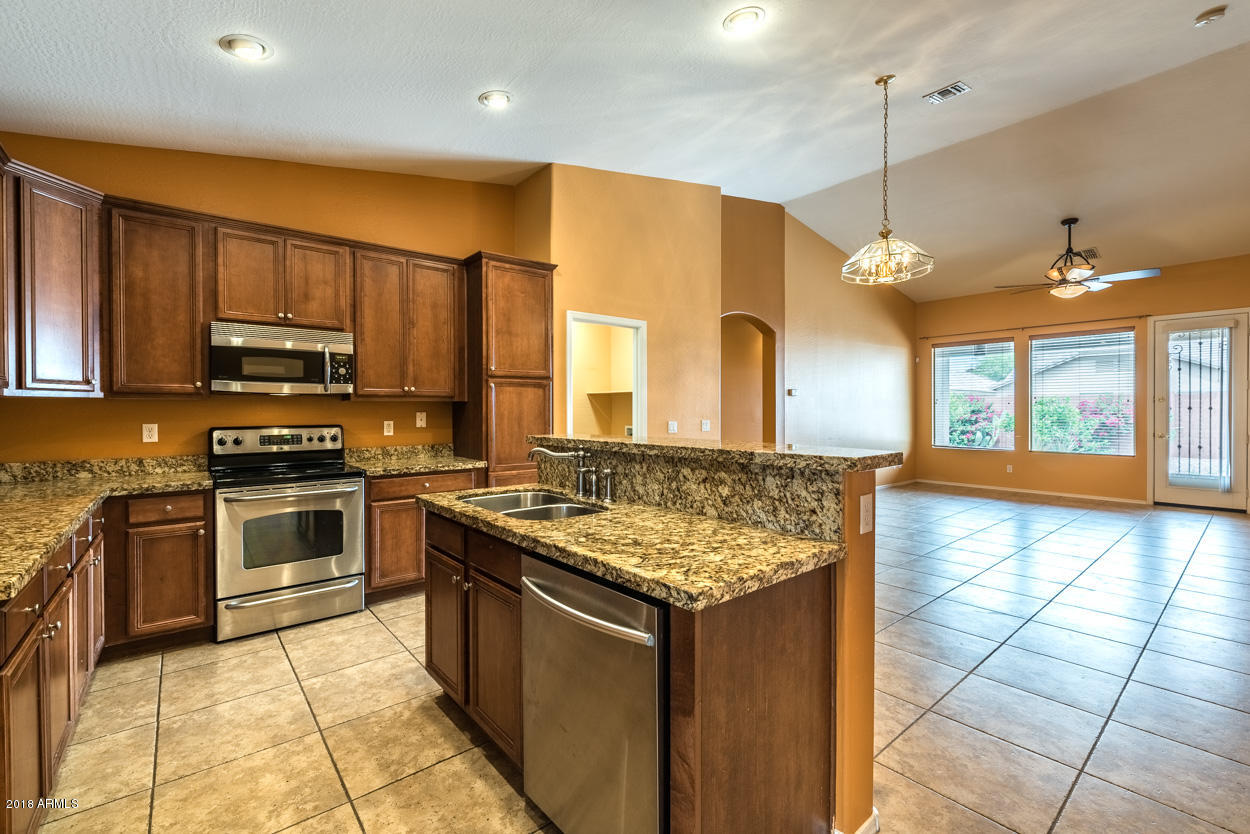 9410 West Heber Road Tolleson, AZ 85353 - Photo 2 of 26 jorge kitchen1