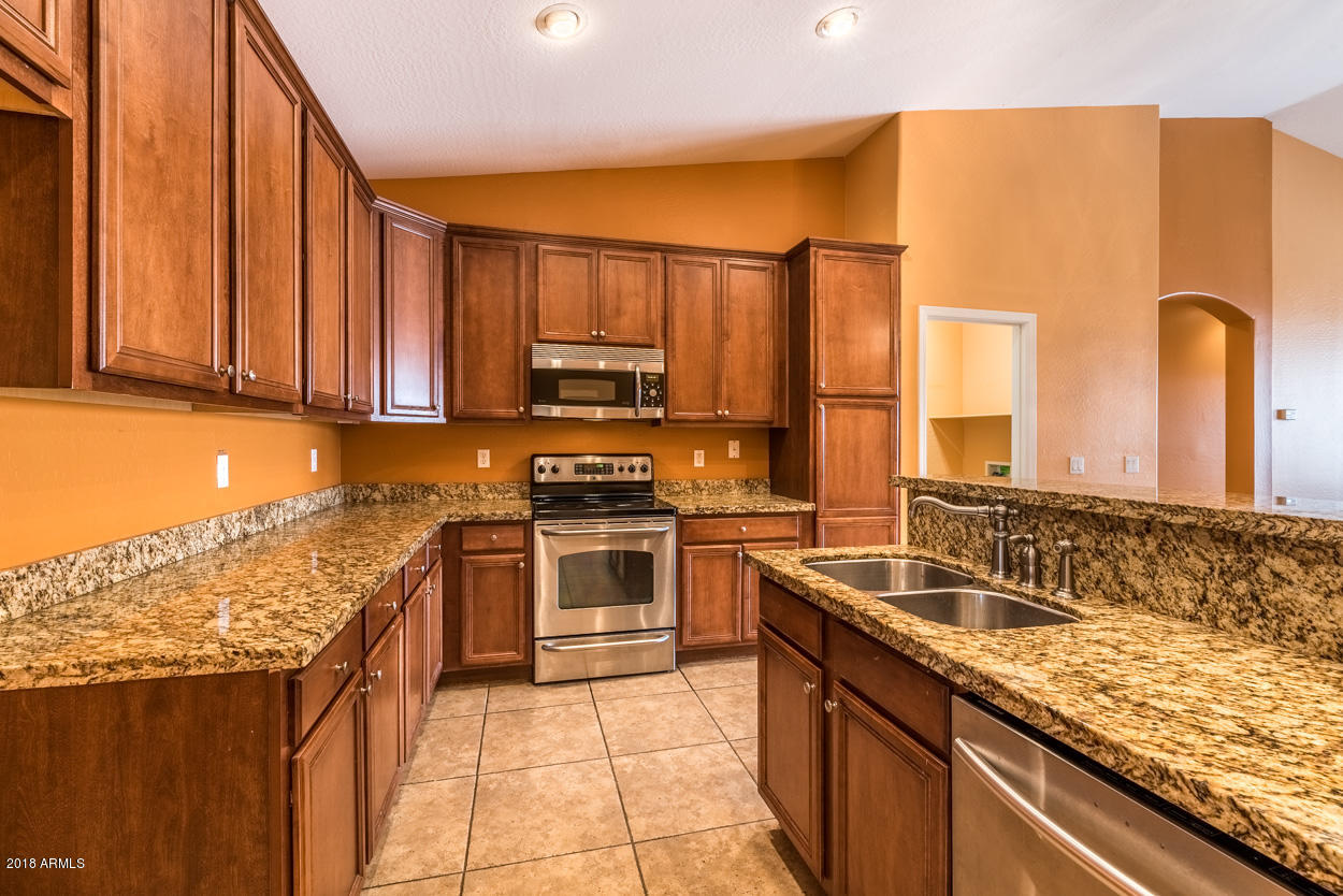 9410 West Heber Road Tolleson, AZ 85353 - Photo 3 of 26 Jorge kitchen 2