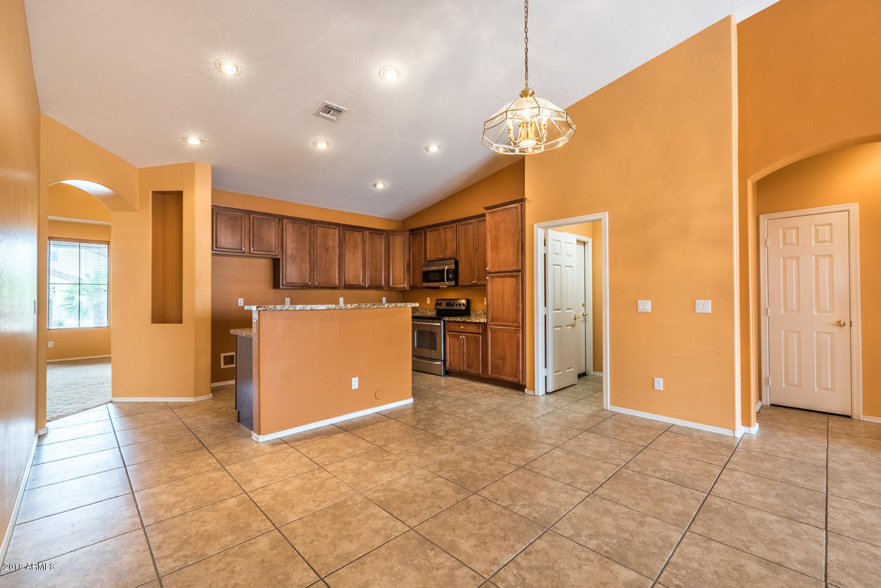 9410 West Heber Road Tolleson, AZ 85353 - Photo 4 of 26 Jorge kitchen