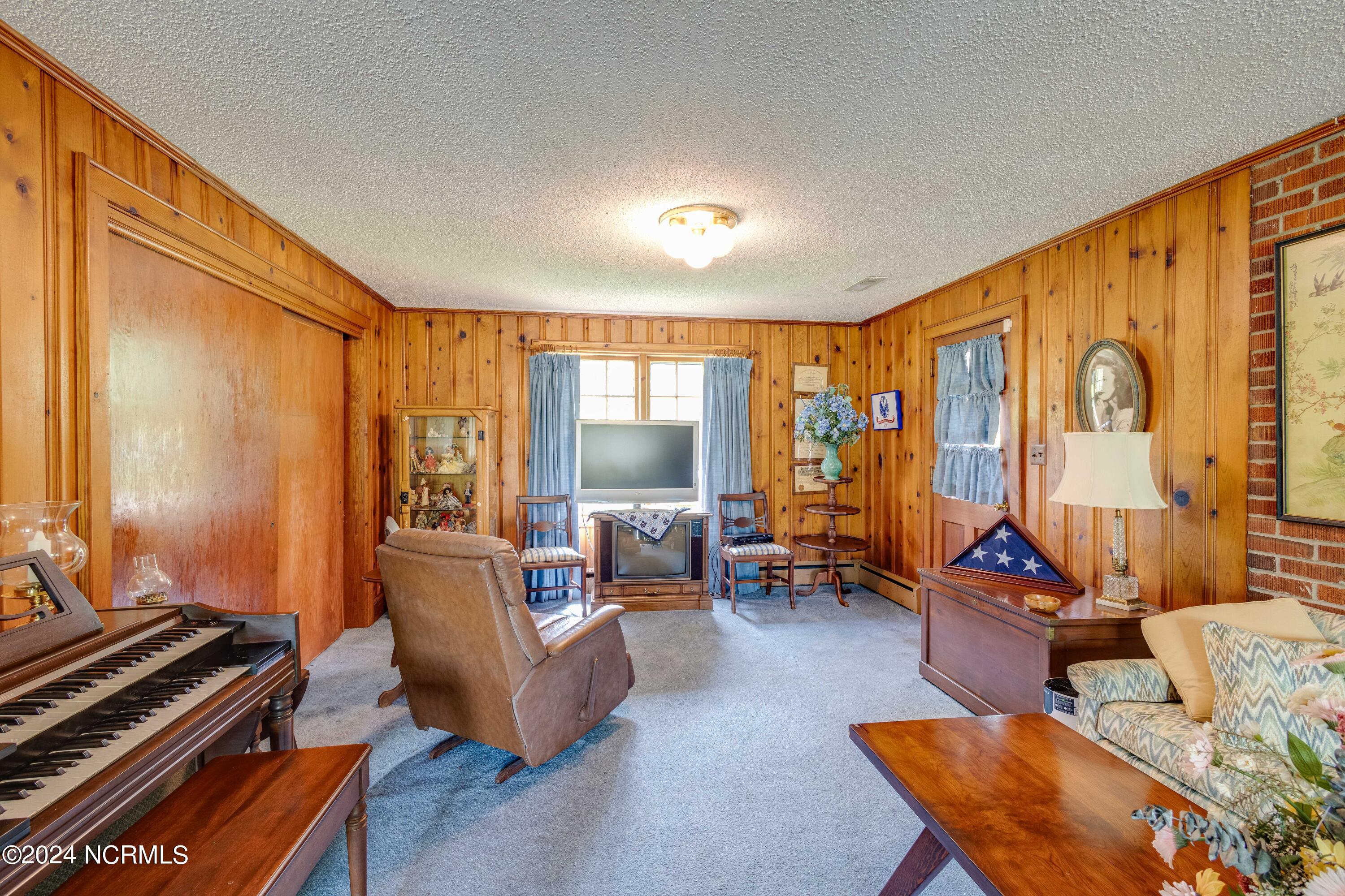 301 Green Springs Road New Bern, NC 28560 - Photo 21 of 33 Living room 2