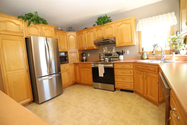 $599,900 | 1576 Pine Hill Road, Derby, VT 05855