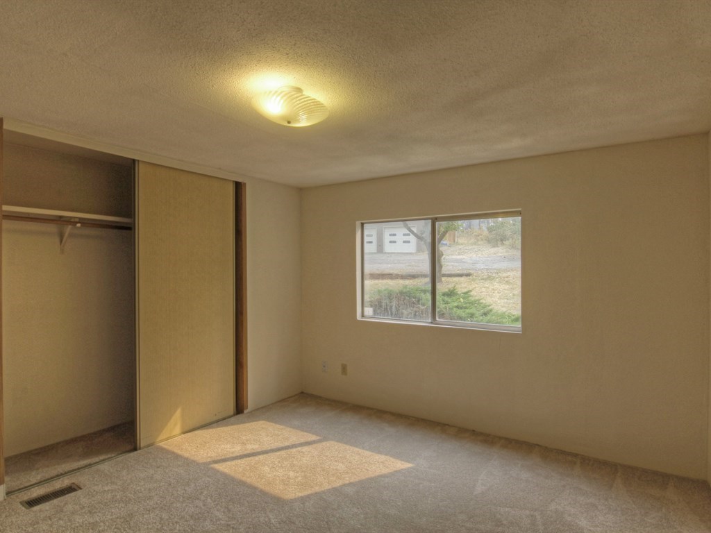 6402 South Linke Road Greenacres, WA 99016 - Photo 8 of 20