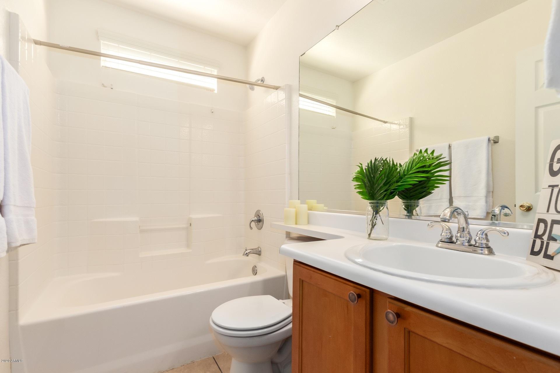 1411 East Chipman Road Phoenix, AZ 85040 - Photo 21 of 27 Upstairs Full Bath