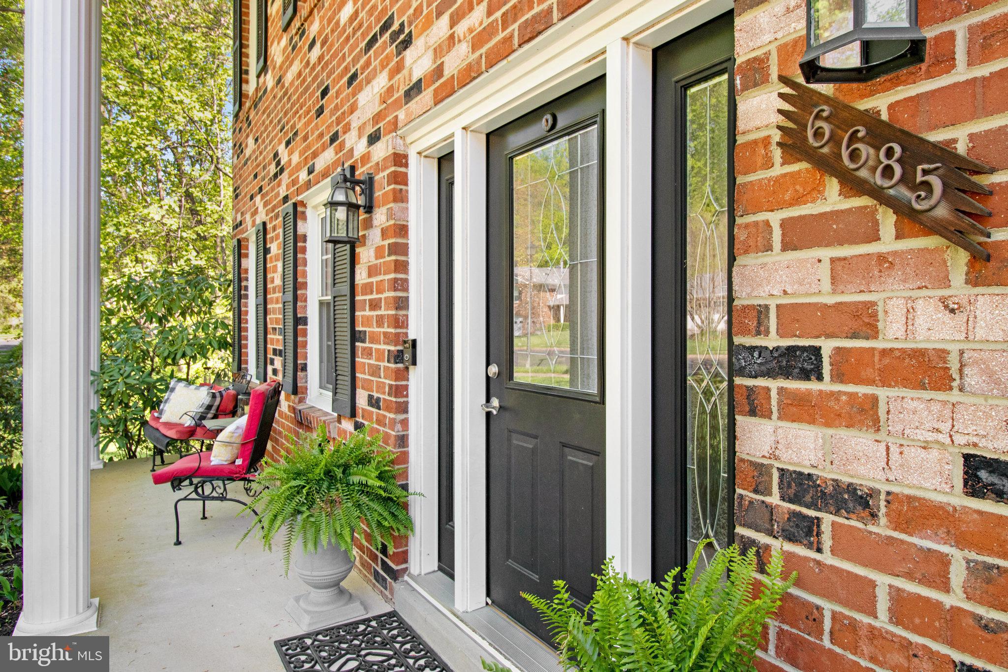 6685 Old Blacksmith Drive Burke, VA 22015 - Photo 3 of 49 Elegant entry!