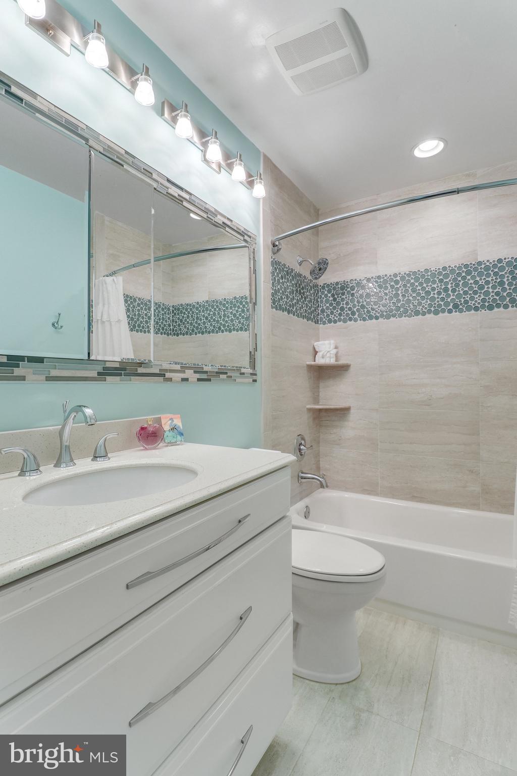 6685 Old Blacksmith Drive Burke, VA 22015 - Photo 31 of 49 Hall bathroom (2nd view).