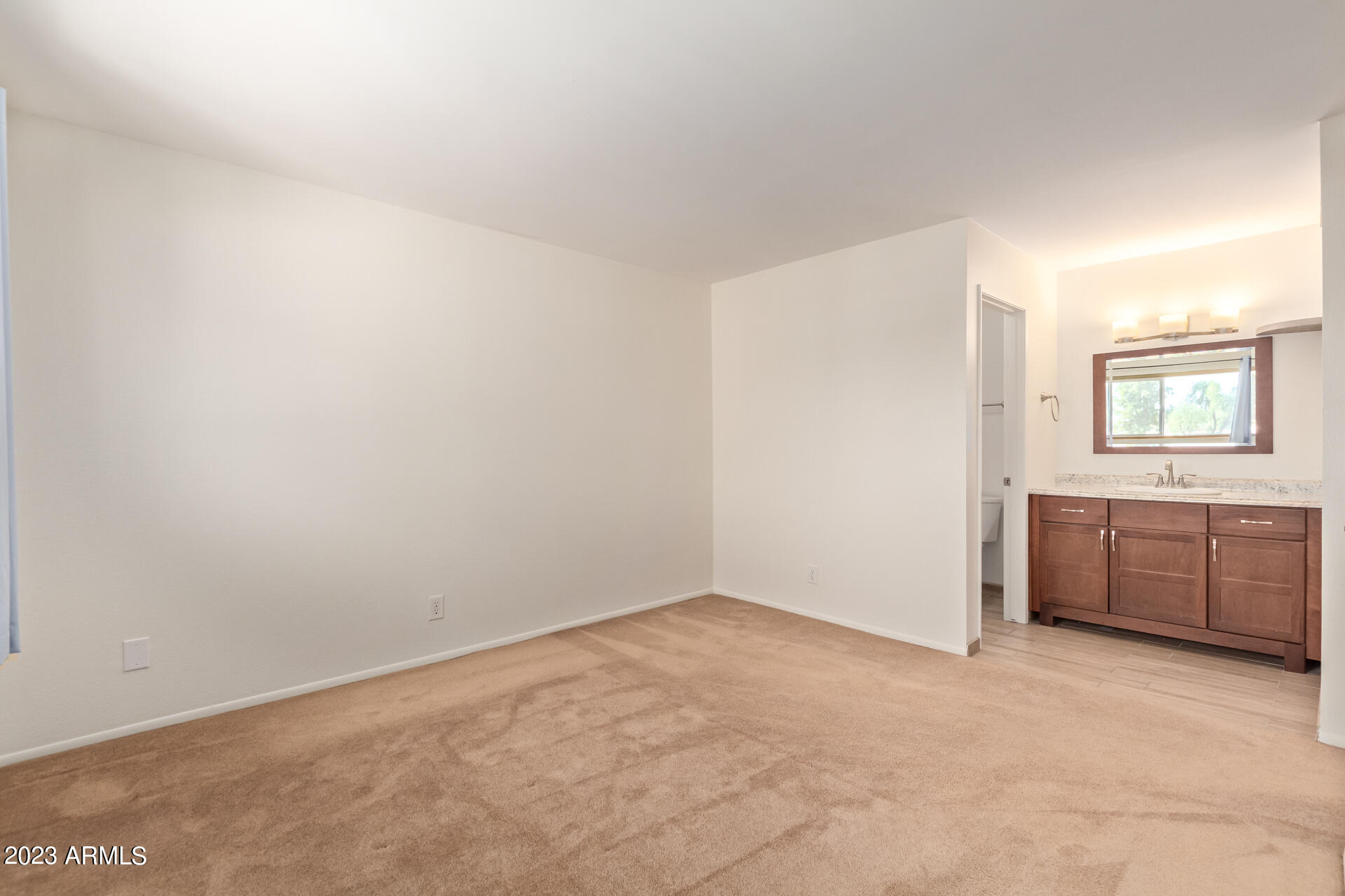 5525 East Thomas Road, Unit I 7 Phoenix, AZ 85018 - Photo 14 of 39 21 - Thomas