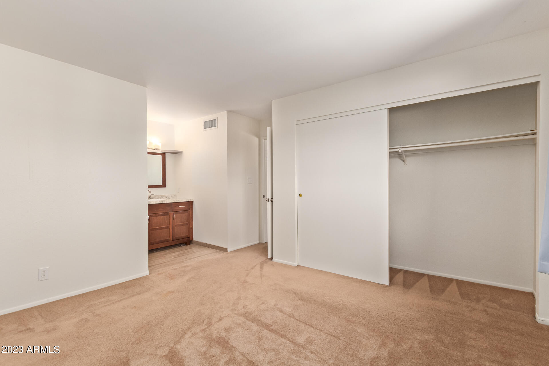 5525 East Thomas Road, Unit I 7 Phoenix, AZ 85018 - Photo 15 of 39 22 - Thomas