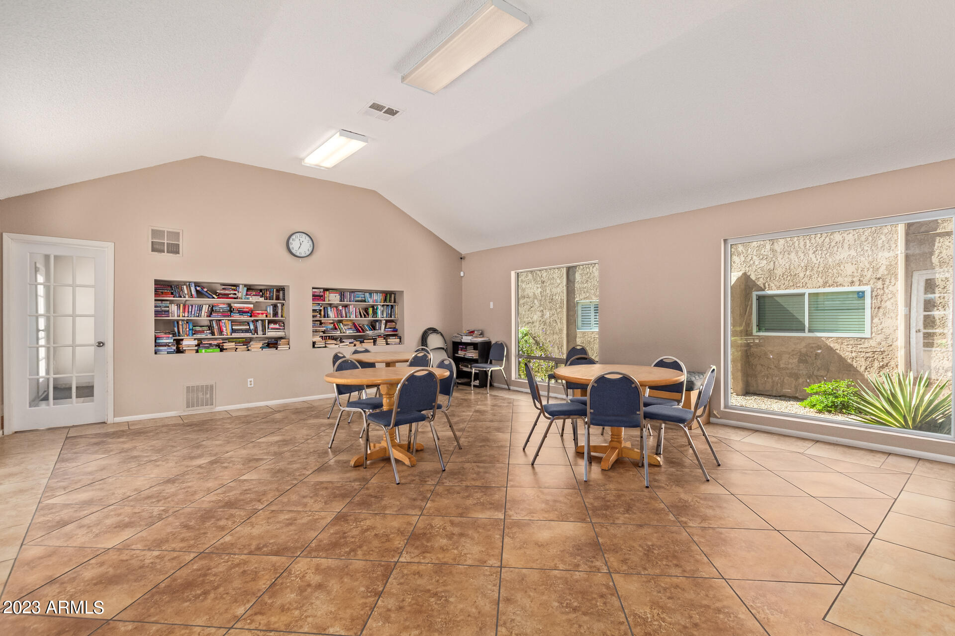 5525 East Thomas Road, Unit I 7 Phoenix, AZ 85018 - Photo 29 of 39 06 - Thomas
