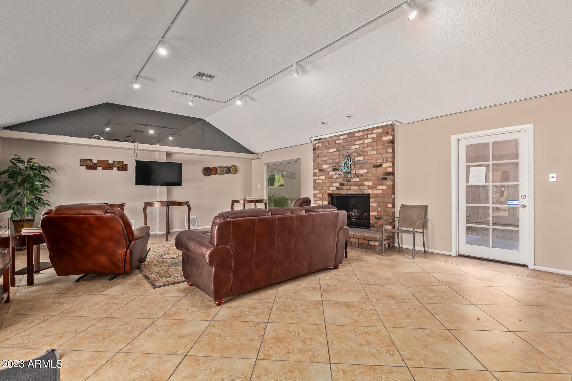 5525 East Thomas Road, Unit I 7 Phoenix, AZ 85018 - Photo 31 of 39 08 - Thomas