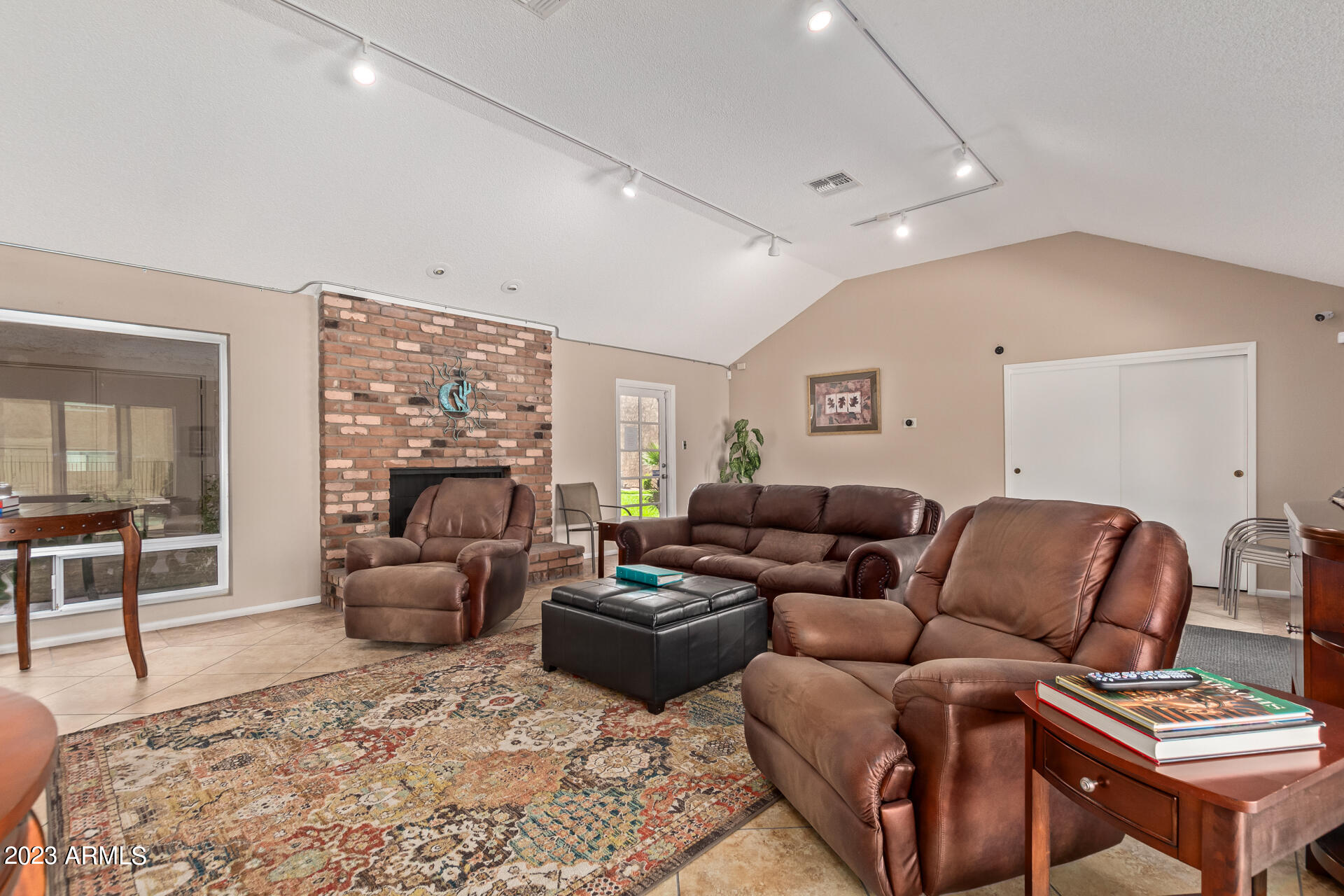 5525 East Thomas Road, Unit I 7 Phoenix, AZ 85018 - Photo 33 of 39 10 - Thomas