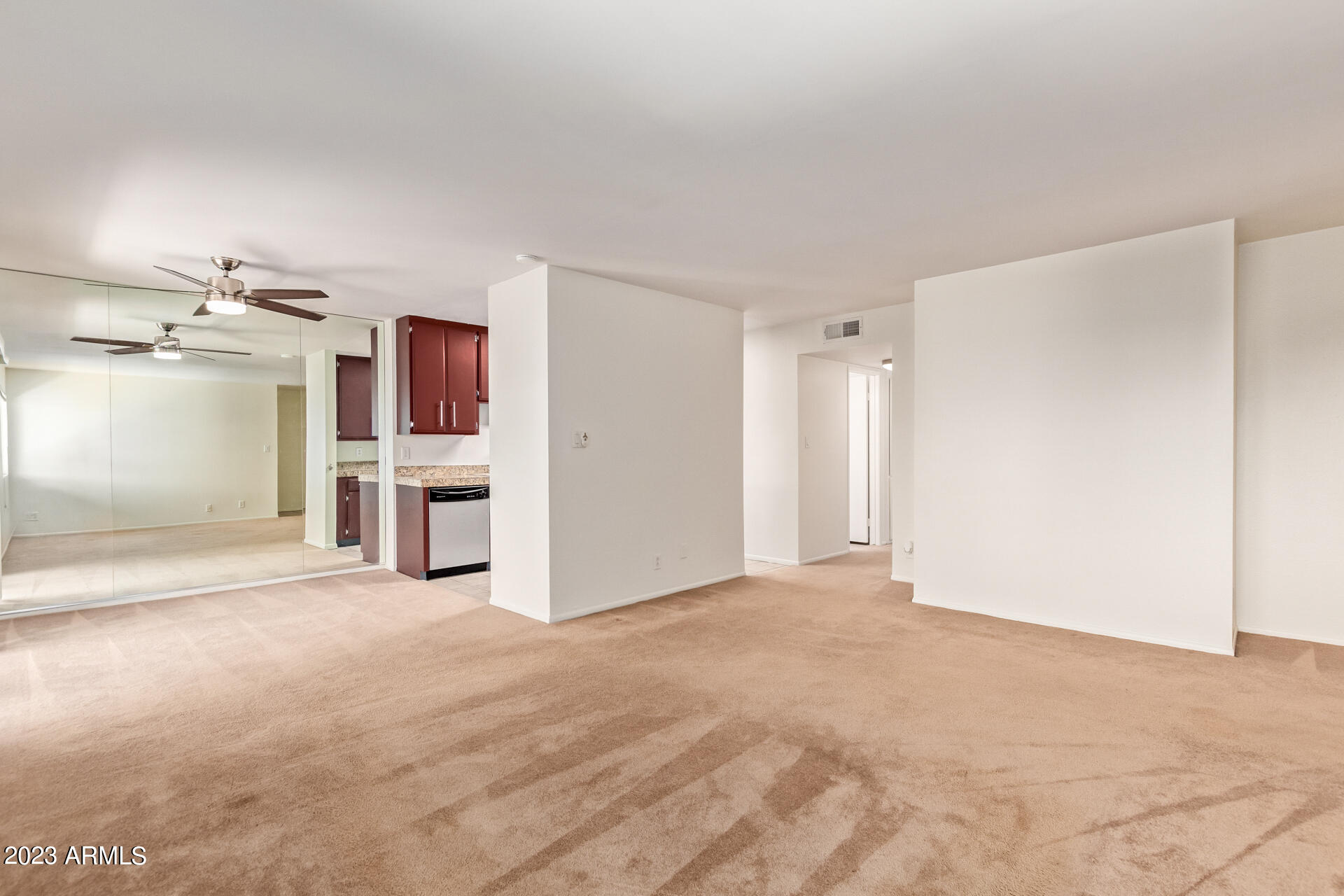 5525 East Thomas Road, Unit I 7 Phoenix, AZ 85018 - Photo 5 of 39 12 - Thomas