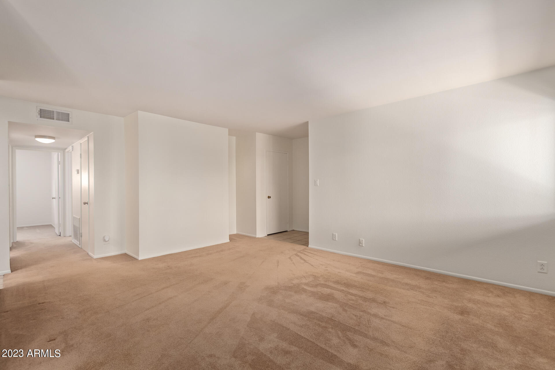 5525 East Thomas Road, Unit I 7 Phoenix, AZ 85018 - Photo 6 of 39 13 - Thomas