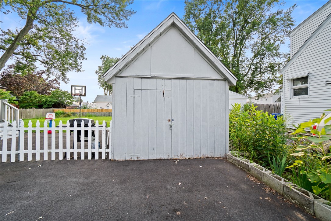 95 Woodhaven Road Pawtucket, RI 02861 - Photo 3 of 41 Gallery Image 3