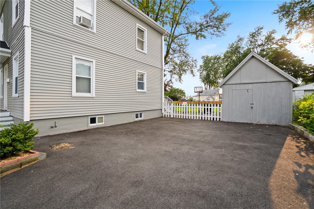 95 Woodhaven Road Pawtucket, RI 02861 - Photo 4 of 41 Gallery Image 4