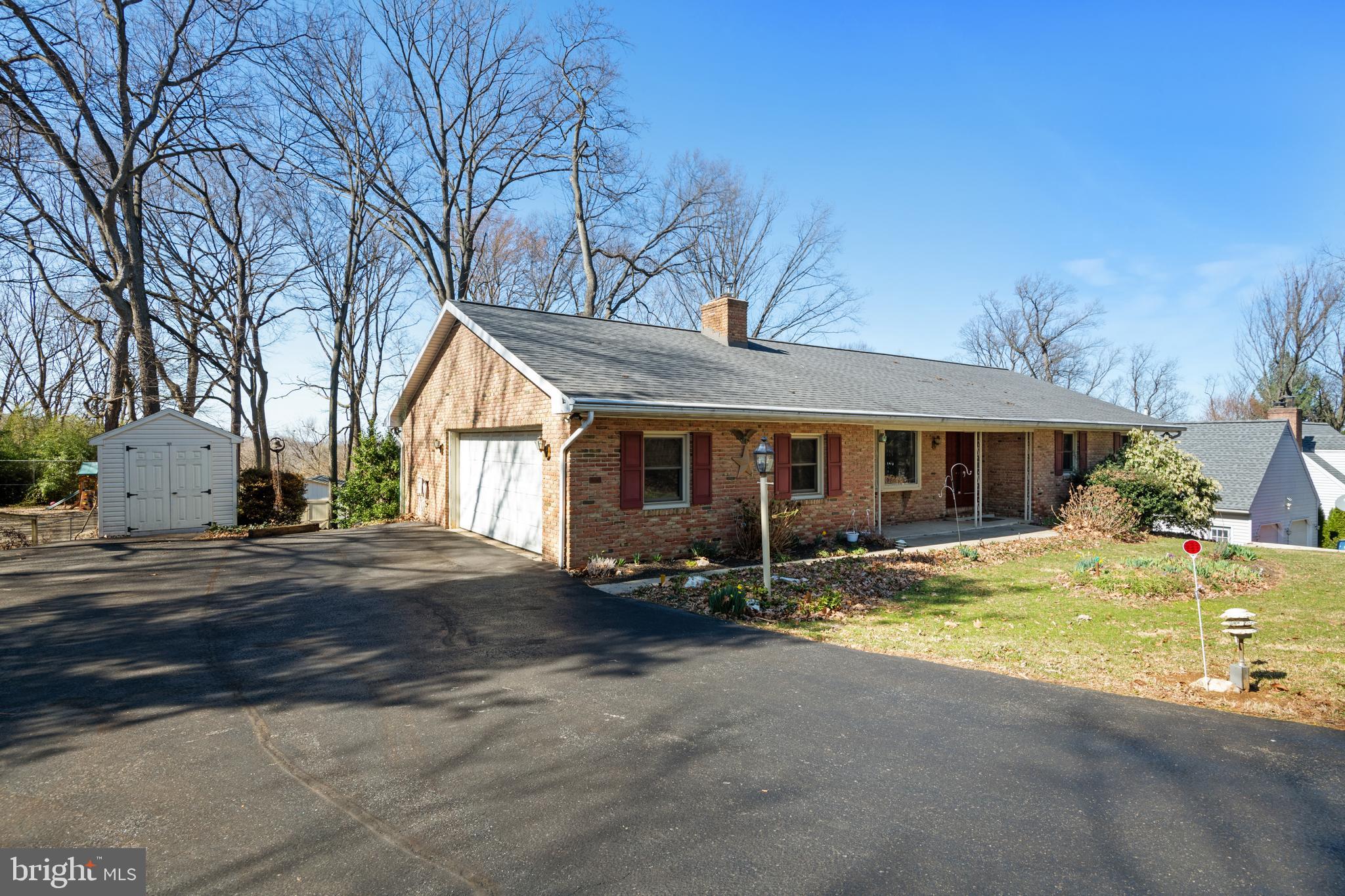 678 Summit Drive Columbia, PA 17512 - Photo 2 of 41