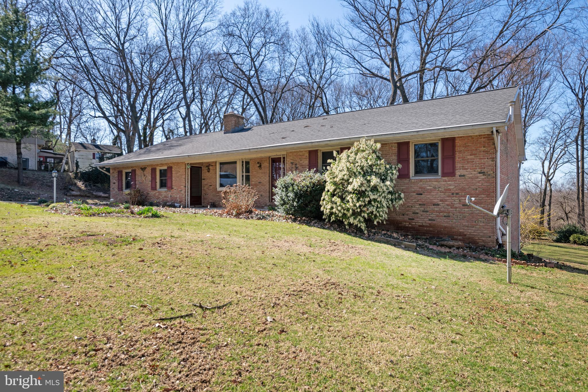 678 Summit Drive Columbia, PA 17512 - Photo 3 of 41