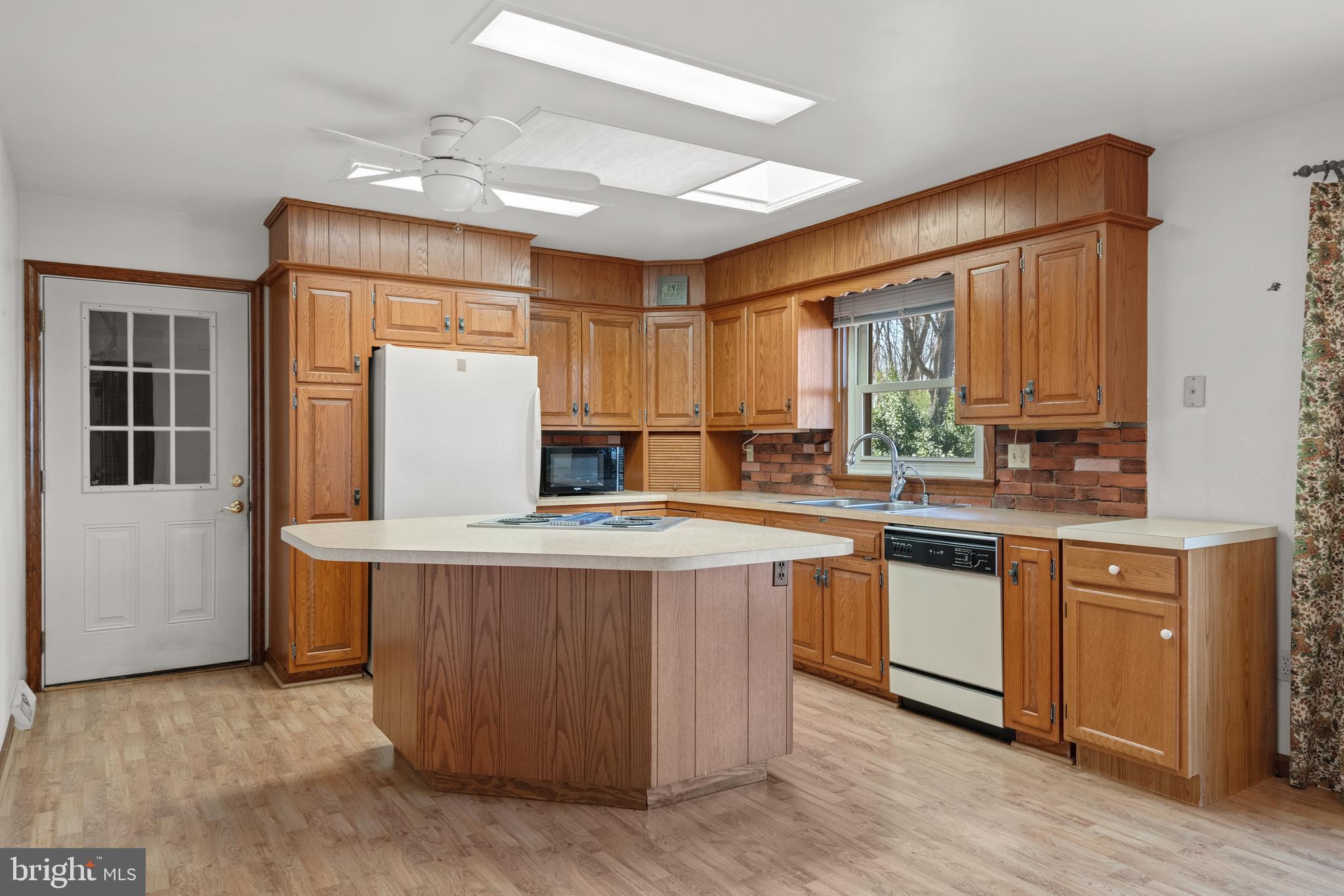 678 Summit Drive Columbia, PA 17512 - Photo 9 of 41