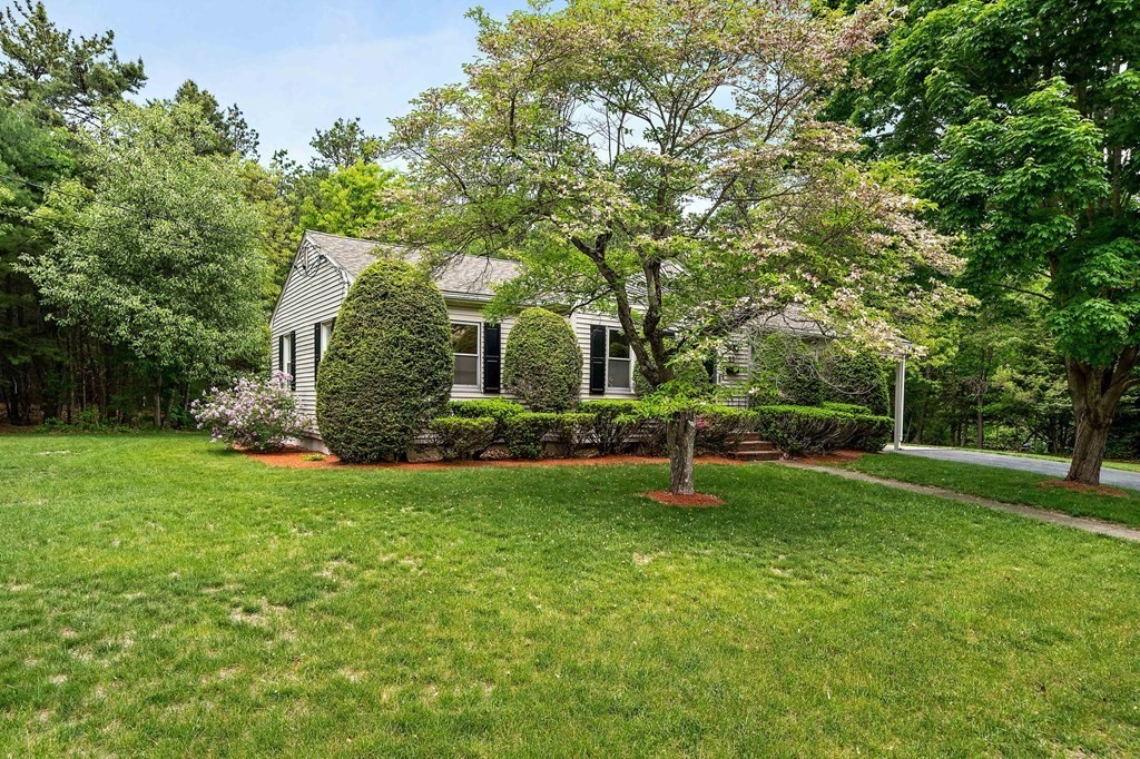 23 Deerfield Road Sharon, MA 02067 - Photo 4 of 27