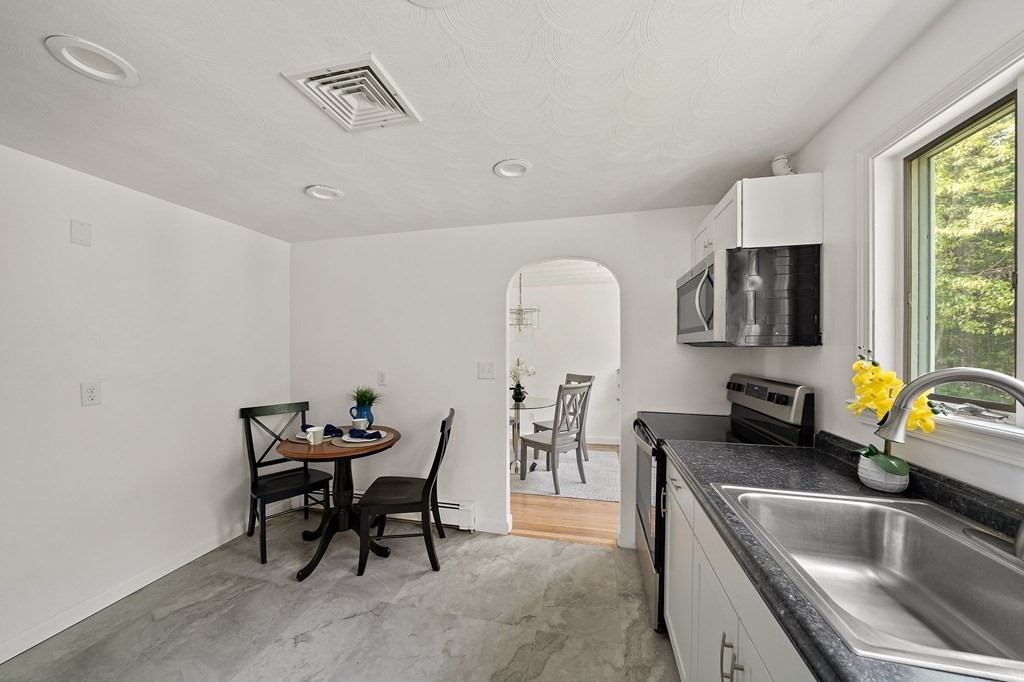 23 Deerfield Road Sharon, MA 02067 - Photo 5 of 27