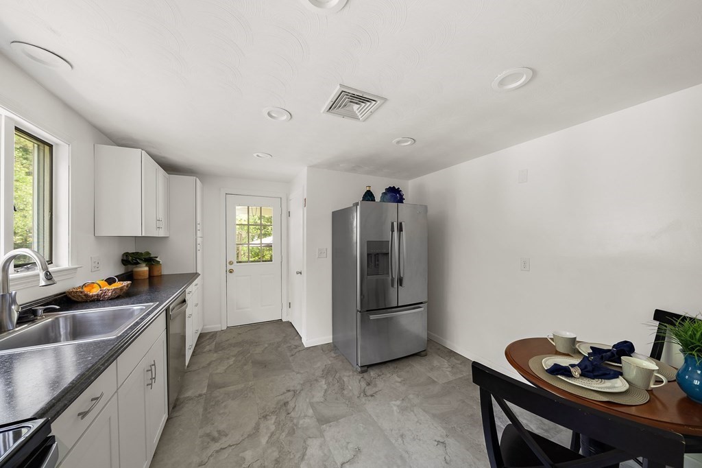 23 Deerfield Road Sharon, MA 02067 - Photo 7 of 27