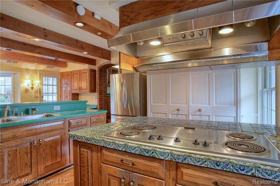 1022 Harvard Road Grosse Pointe, MI 48230 - Photo 5 of 36 14-Kitchen 3rd View.jpg