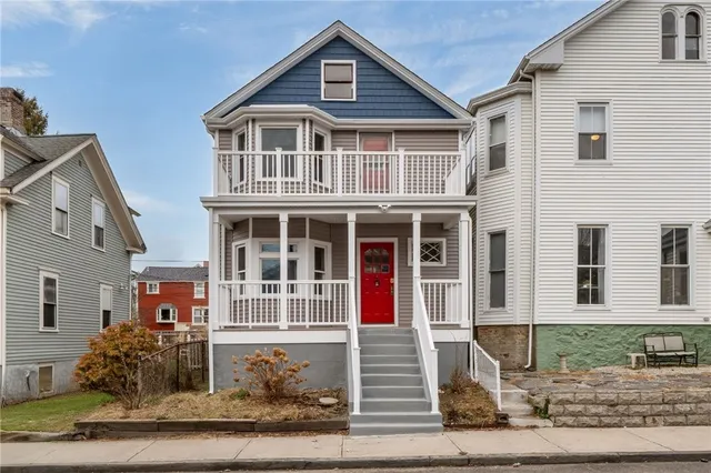 $819,900 | 11 Bayview Avenue, Newport, RI 02840