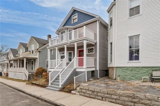$819,900 | 11 Bayview Avenue, Newport, RI 02840